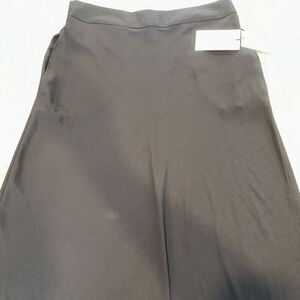 Halogen Nordstrom Rich Black Skirt. Size Medium. NWT. Y